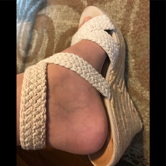 Old Navy Wedges Criss Cross Buckles Size 9 - Picture 3 of 5